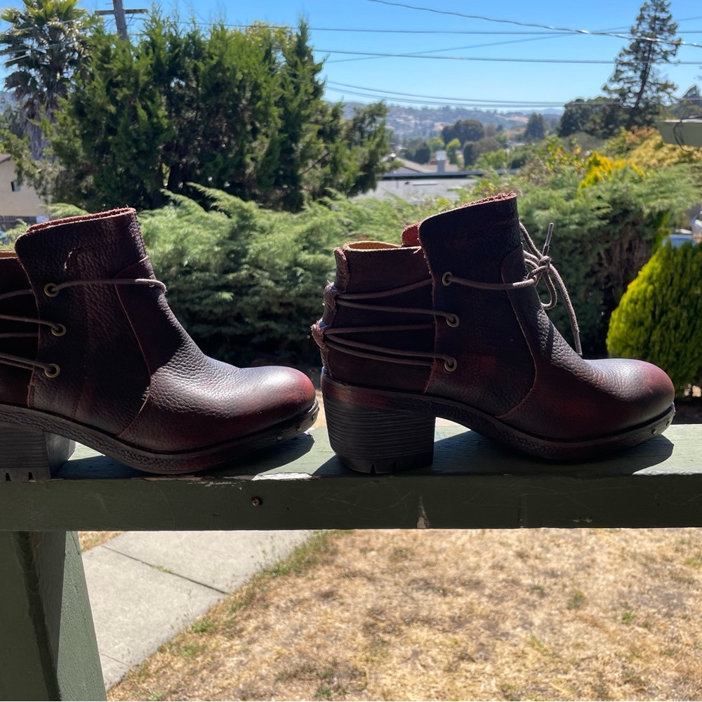 Cherry Brown heeled Boooties, Cat Workwear Brand, Leather, excellent condition